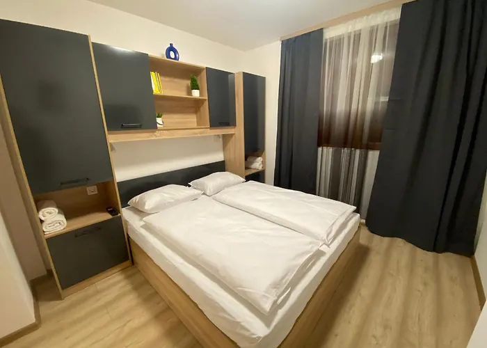 Castle פמפורובו